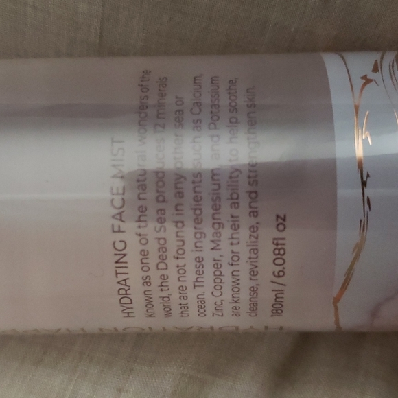 Manna Kadar Beauty Hydration Happy Face Mist - Picture 2 of 4